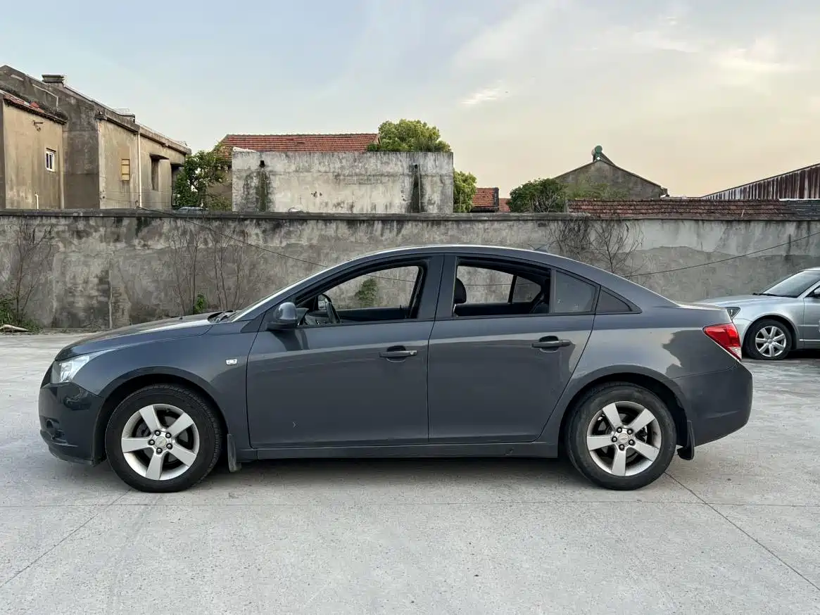Chevrolet Cruze 2013 Model 1.8L SE AT фото 14