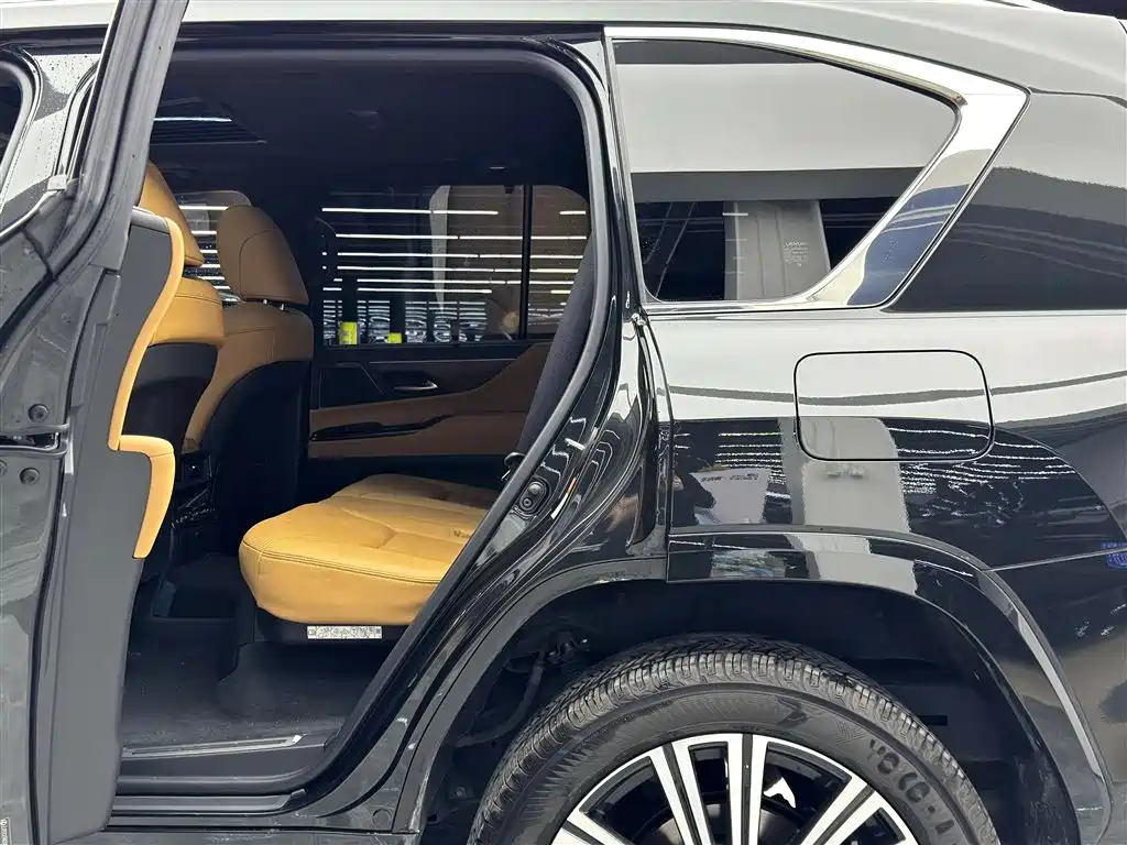 Lexus LX 2025 700h Boundary Edition фото 7