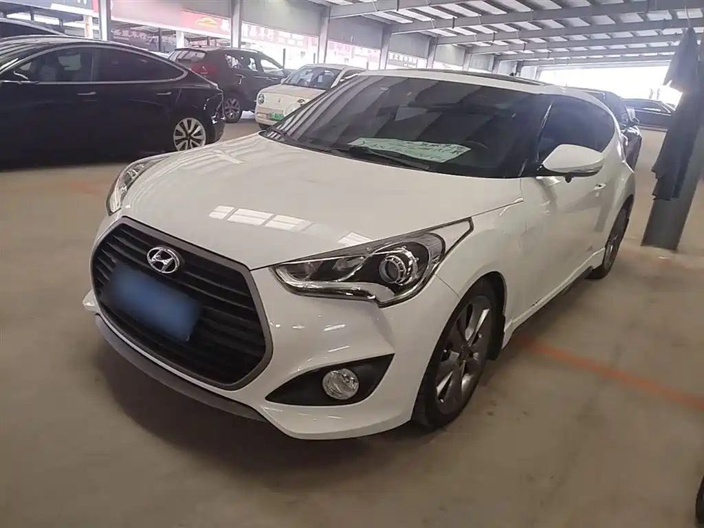 Hyundai Veloster 2015 1.6T Automatic Luxury Edition фото 2