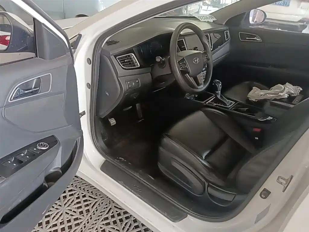 Hyundai Mistra 2014 1.8L Auto Smart GLS фото 16