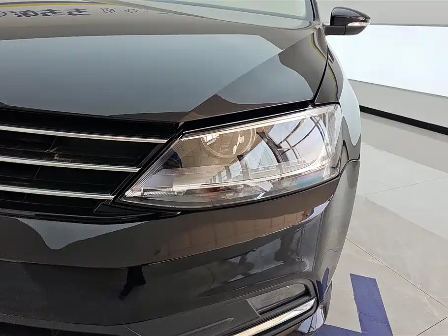 Volkswagen Sagitar 2015 1.6L Manual Comfort фото 5