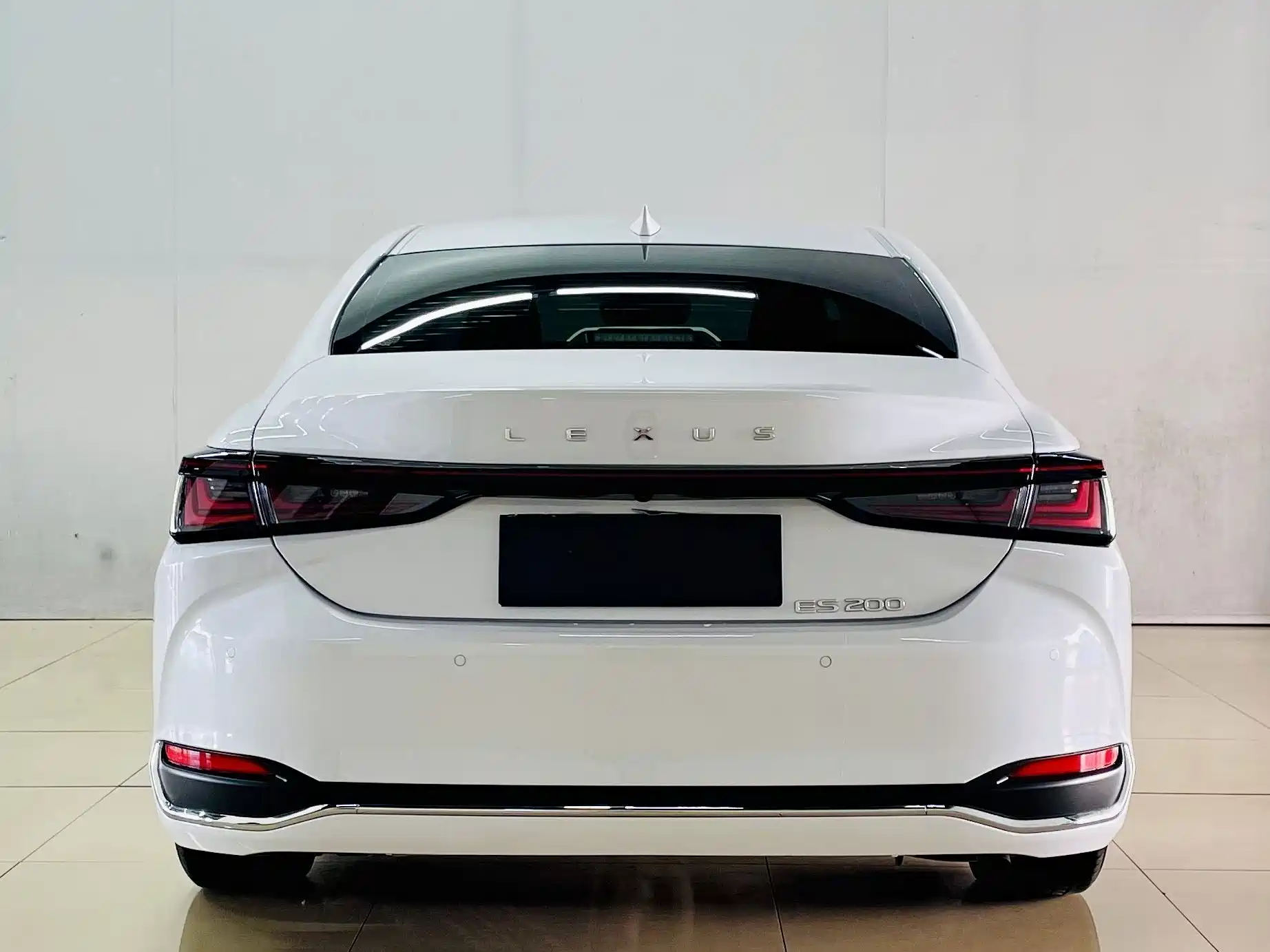Фото 7 - Lexus ES