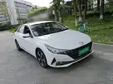 Фото 4 - Hyundai Elantra