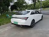 Фото 7 - Hyundai Elantra