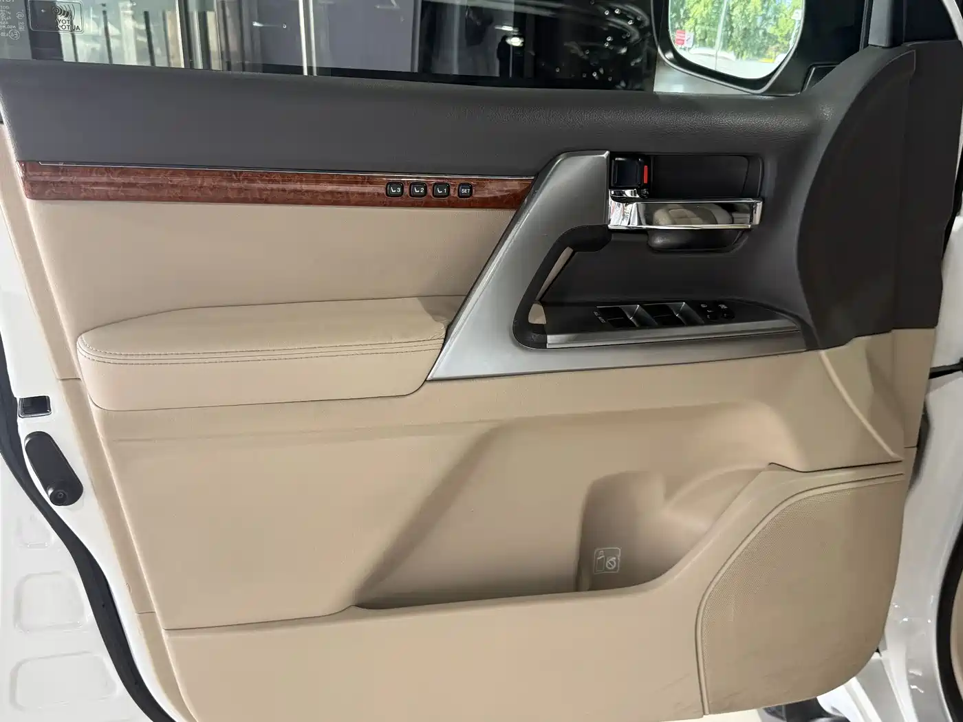 Toyota Land Cruiser 2012 4.6L Automatic VX-R фото 4