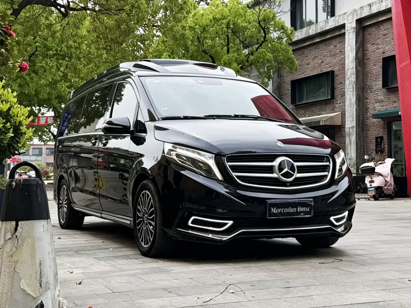 Mercedes-Benz V-Class 2018 V 260 L Premium Long Wheelbase Edition China VI фото 3