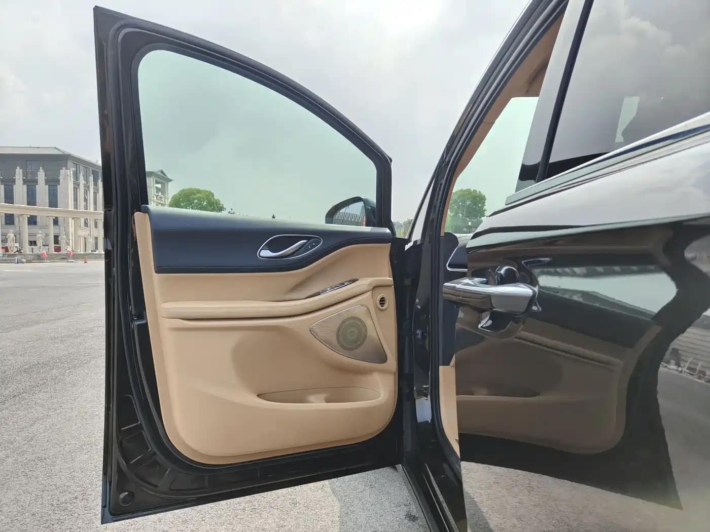 Voyah Auto Voyah Dreamer 2025 PHEV AWD Flagship Kunpeng Edition фото 13