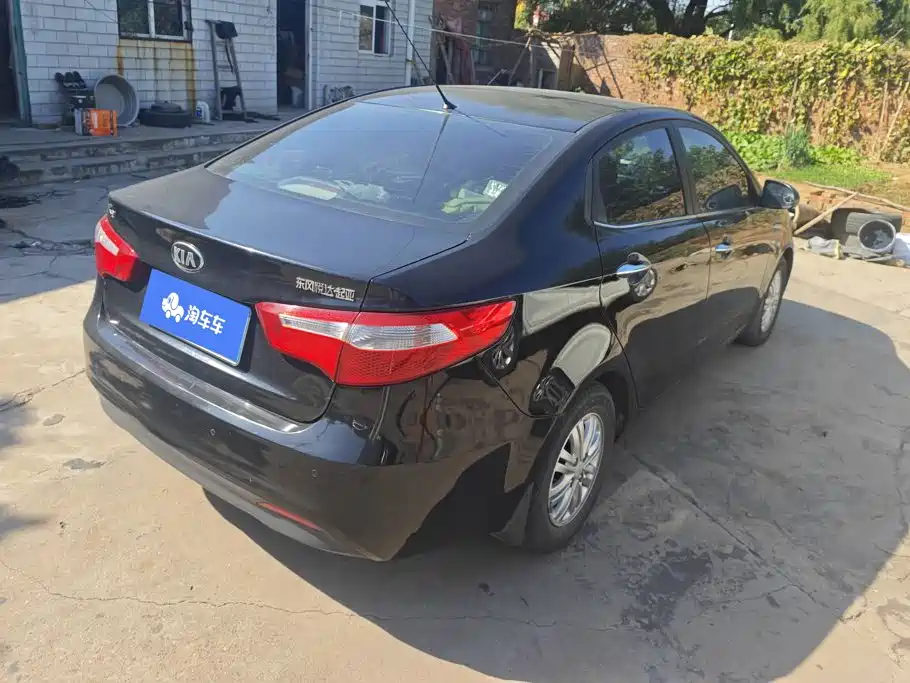 Kia K2 2013 2012 Sedan 1.4L MT GLS Commemorative Edition