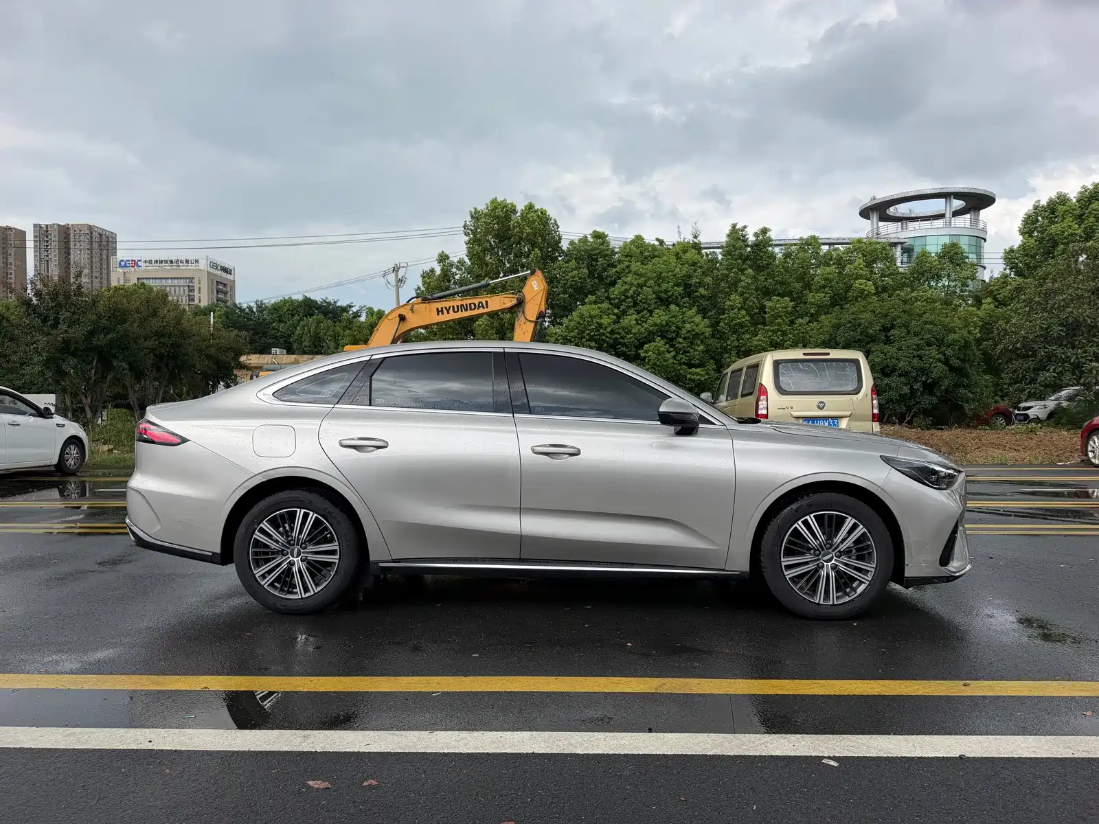 Фото 4 - Geely Emgrand