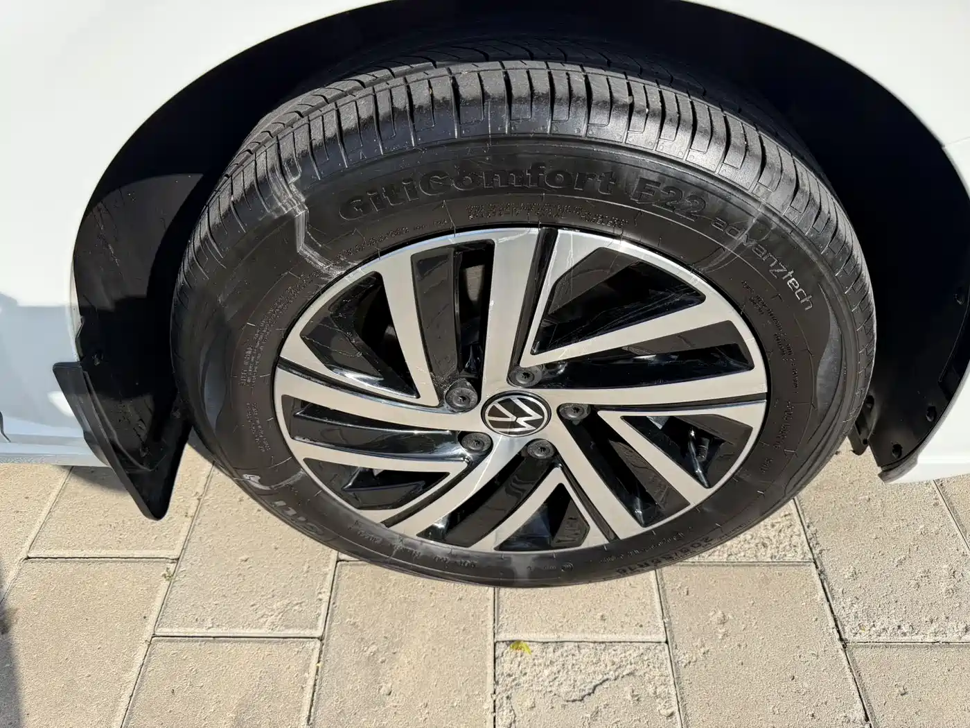 Volkswagen Lavida 2023 Facelift 1.5L Automatic 5 Million Edition фото 10