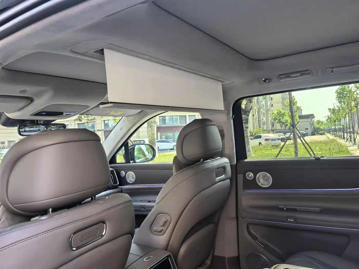 AITO Wenjie AITO M9 2025 Extended Range Ultra 52kWh 5-Seater фото 12