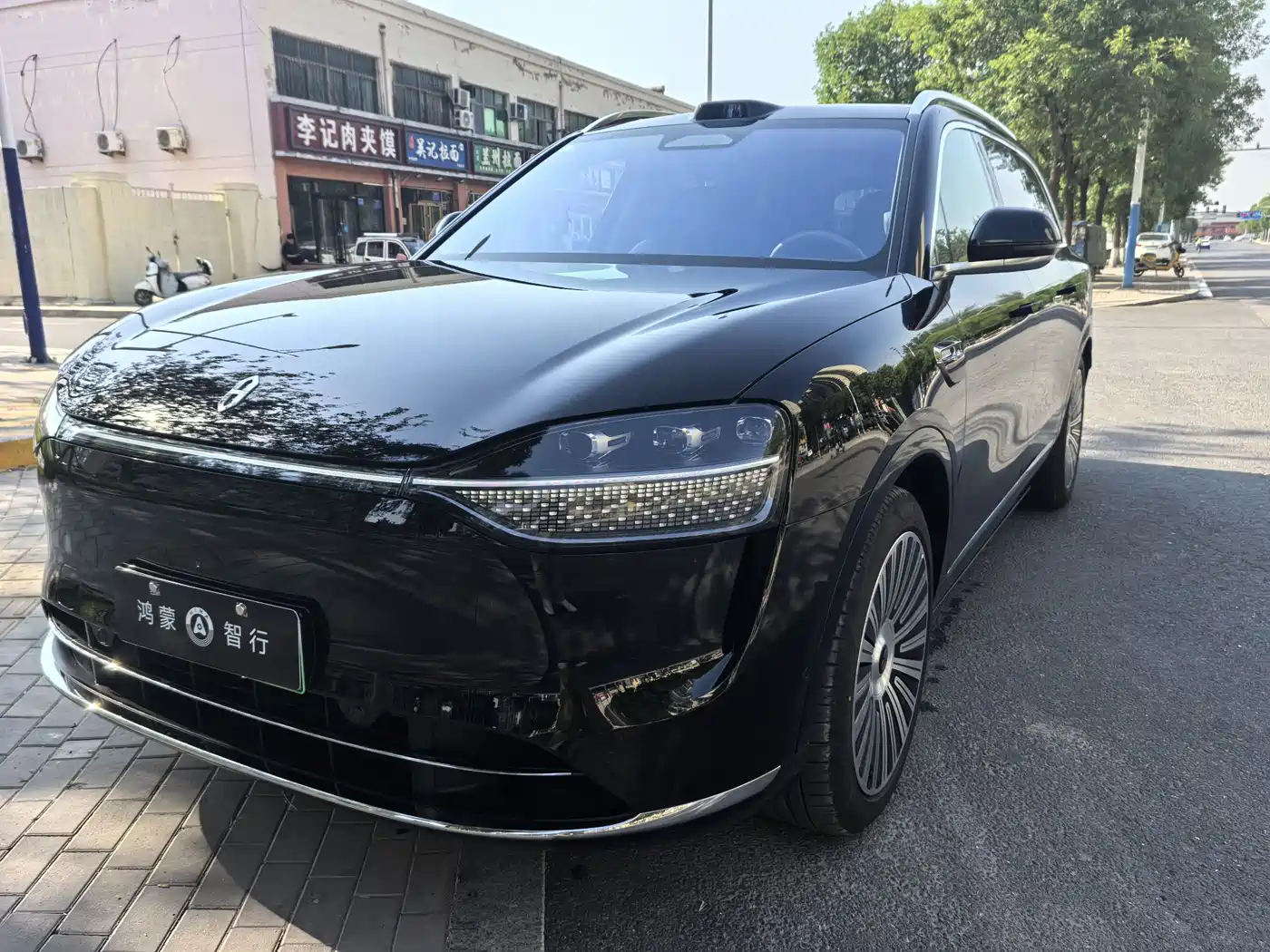 AITO Wenjie AITO M9 2025 Extended Range Ultra 52kWh 5-Seater фото 3