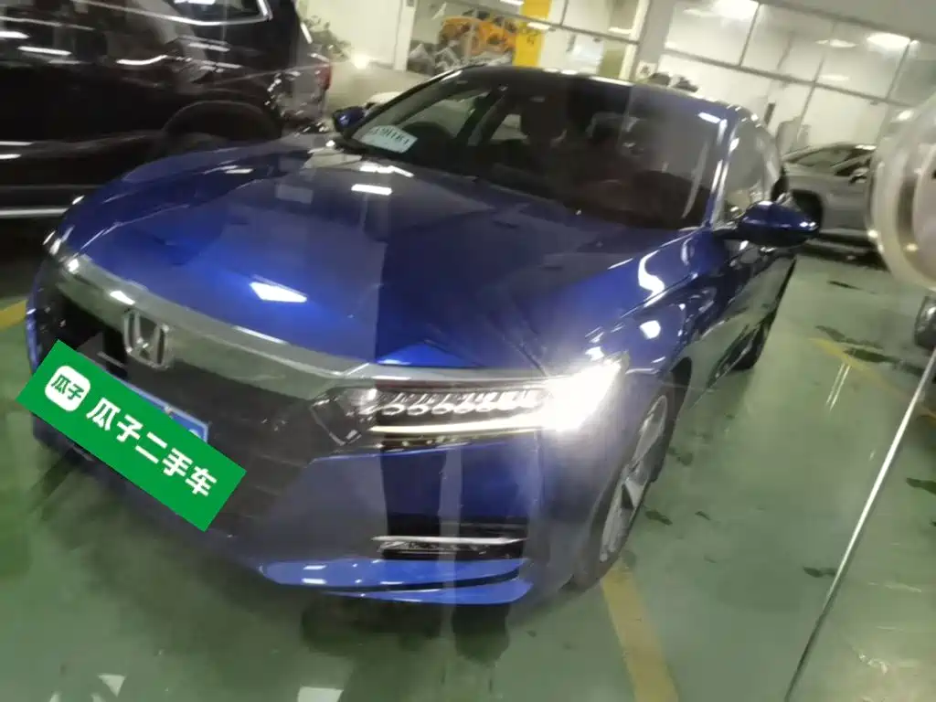 Фото 1 - Honda Accord