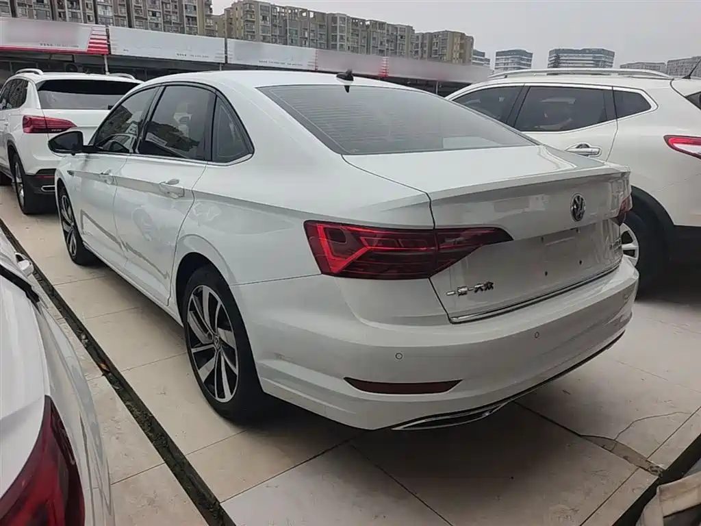 VOLKSWAGEN SAGITAR