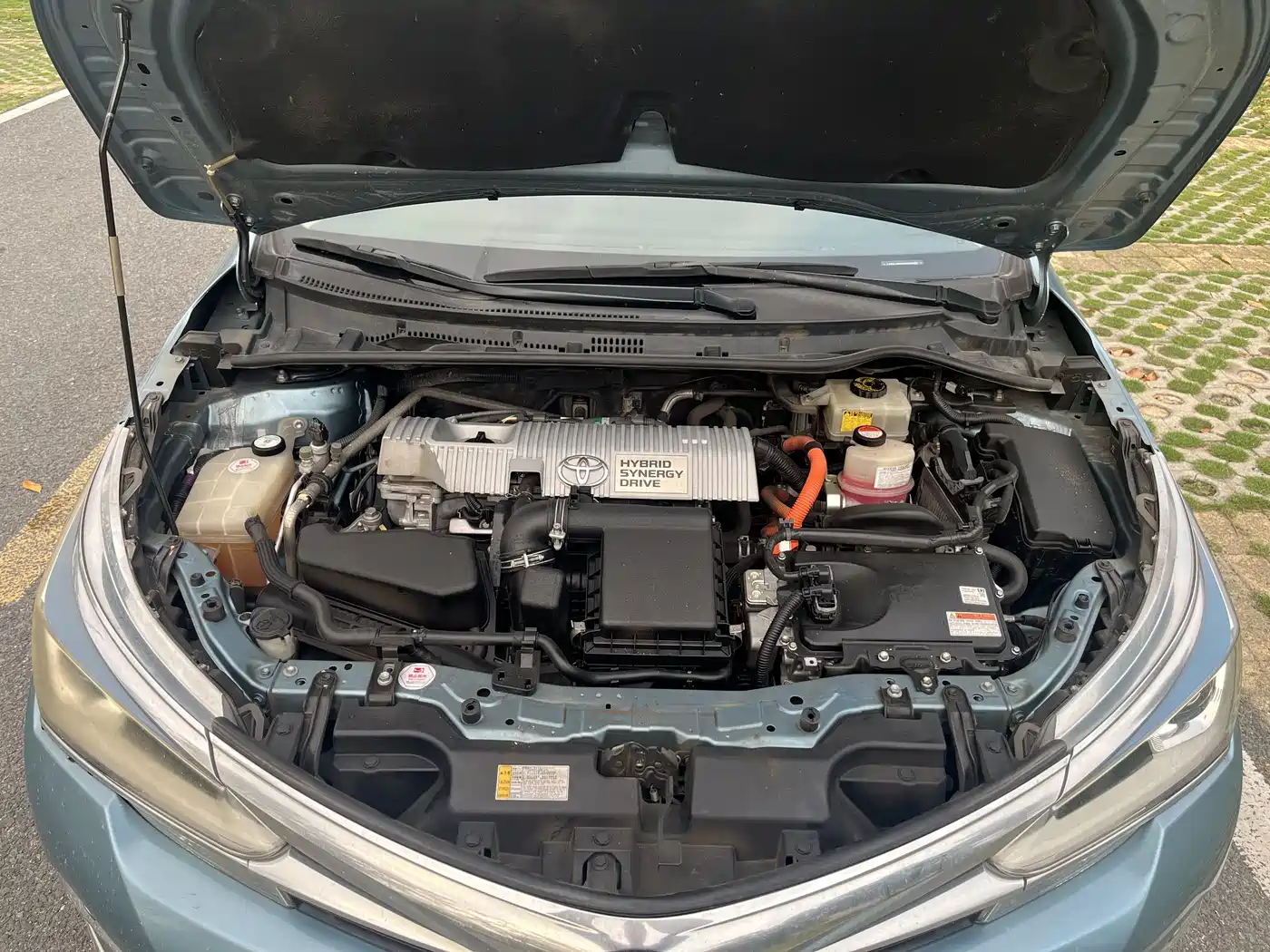 Toyota Corolla 2016 Dual Hybrid 1.8L E-CVT Elite Edition фото 16