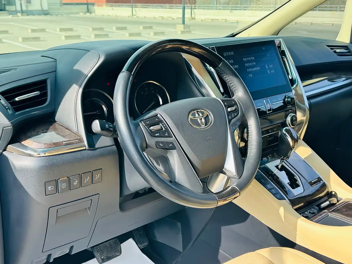 Toyota Alphard 2021 Hybrid 2.5L Premium фото 11