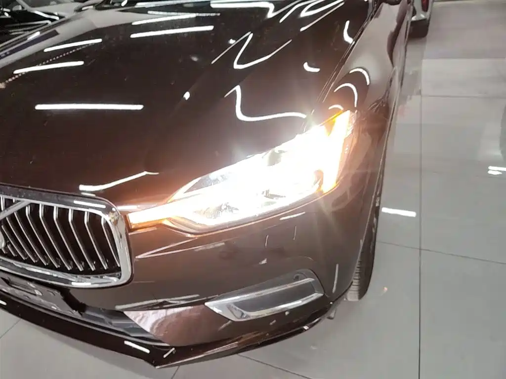 Фото 24 - Volvo XC60