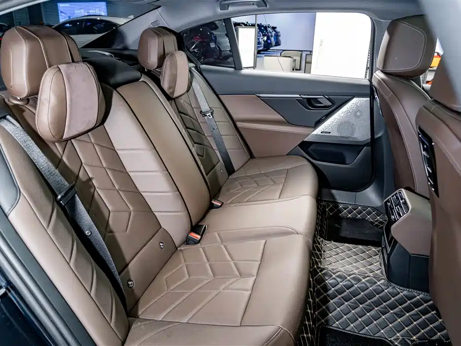 BMW 5 Series 2024 525Li M Sport Package фото 22