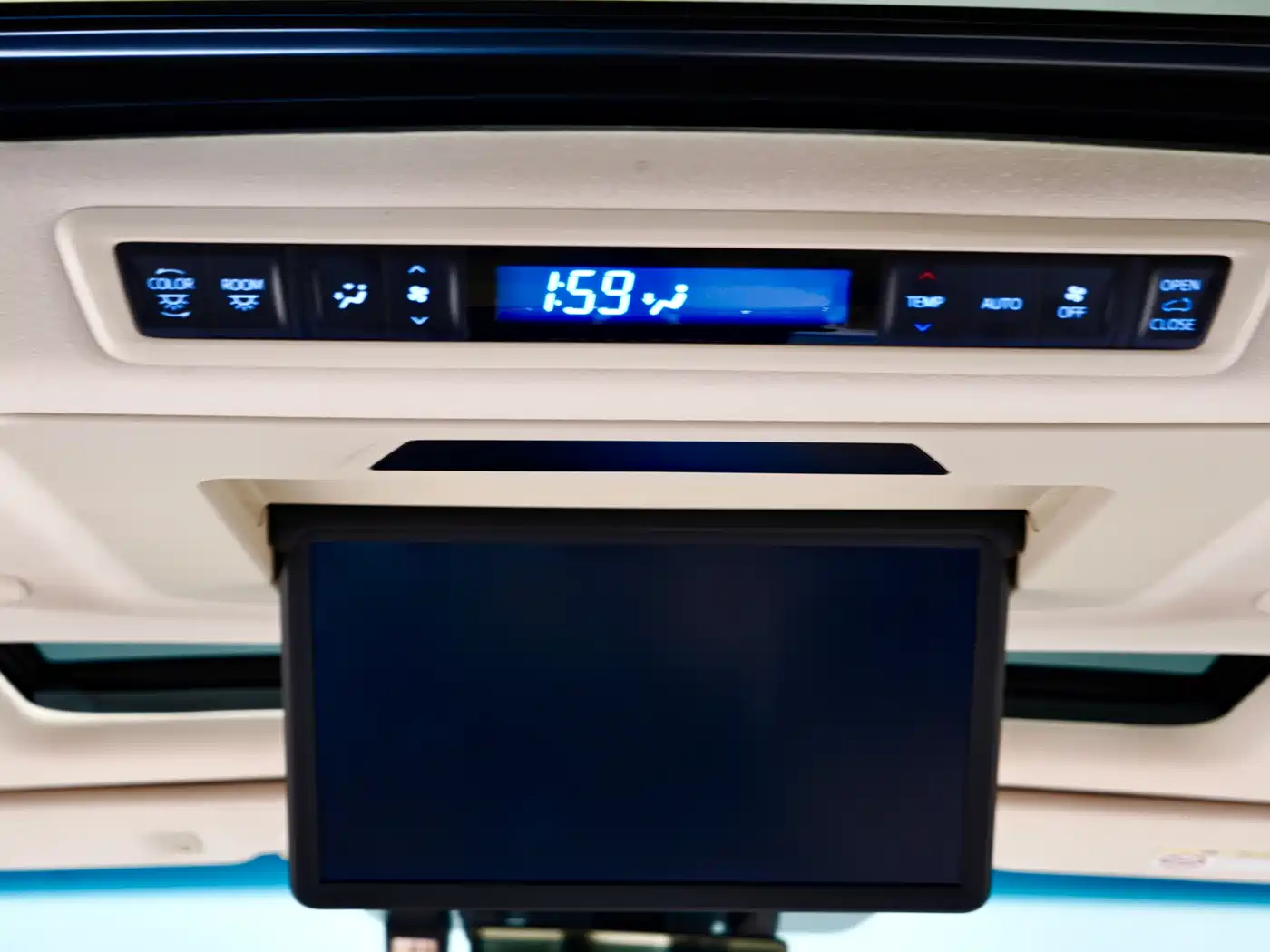Toyota Vellfire 2020 Twin Engine 2.5L HV Premium Edition фото 13
