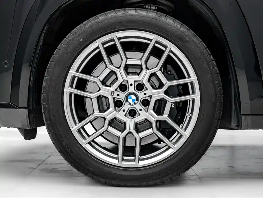 BMW XM 2023 50e фото 48
