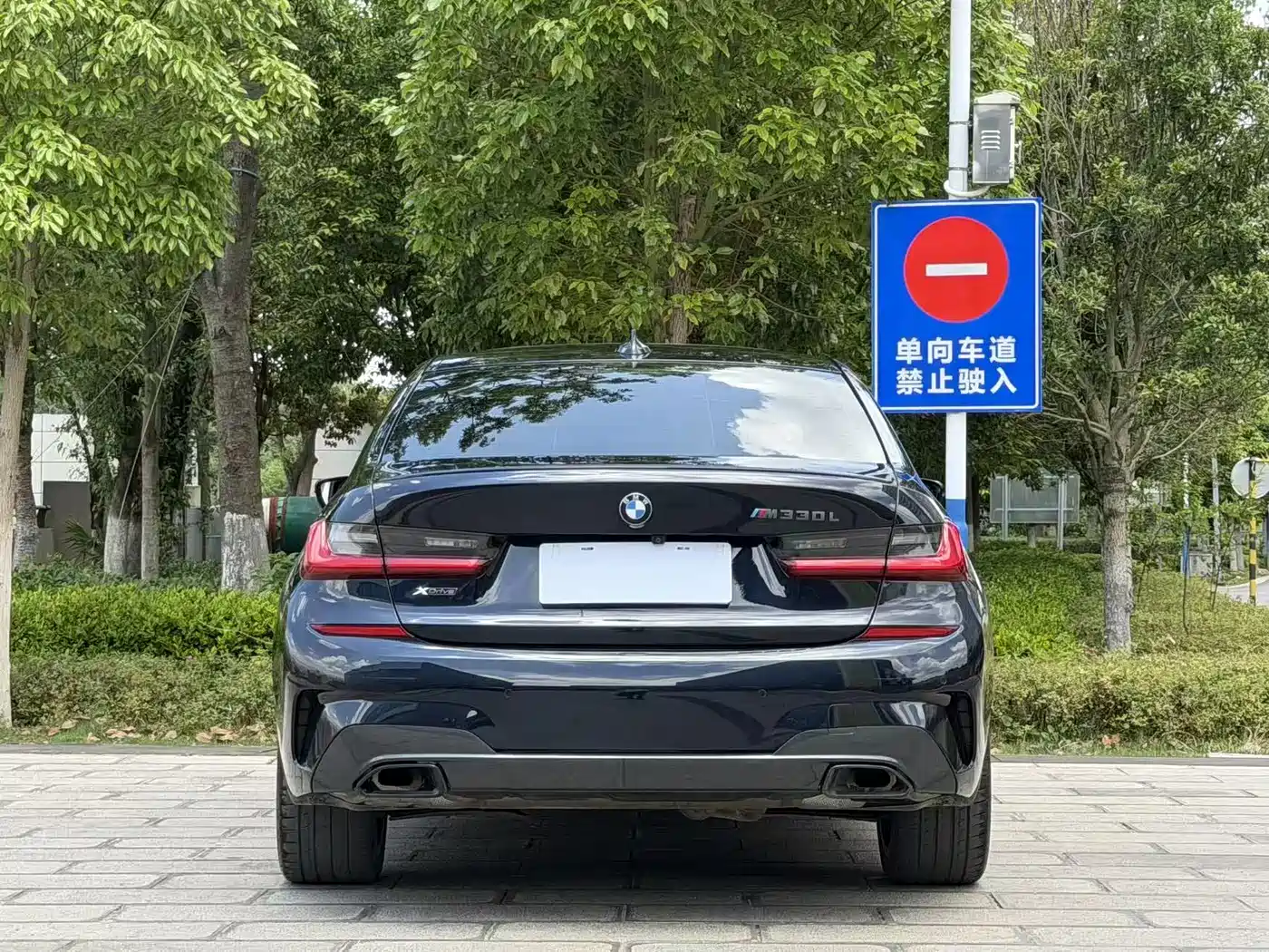 BMW 3 Series 2021 Second Facelift 330Li xDrive M Sport Shadowline Package фото 9