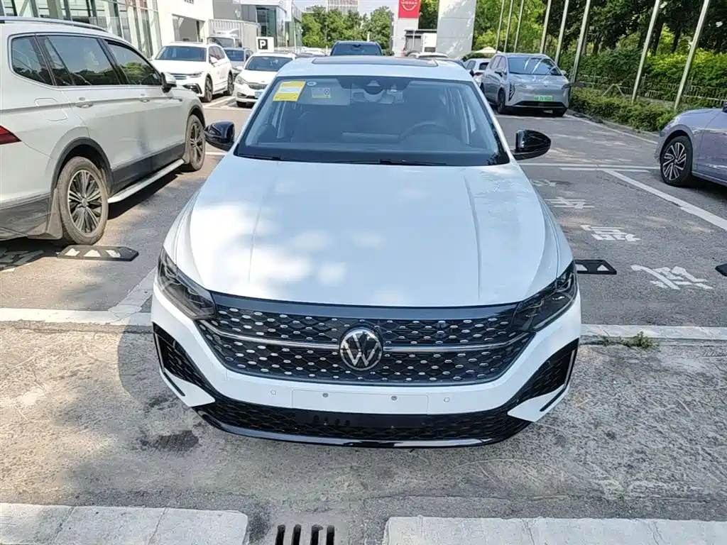Volkswagen Lavida 2024 Model 300TSI DSG Starlight Leading Edition фото 3