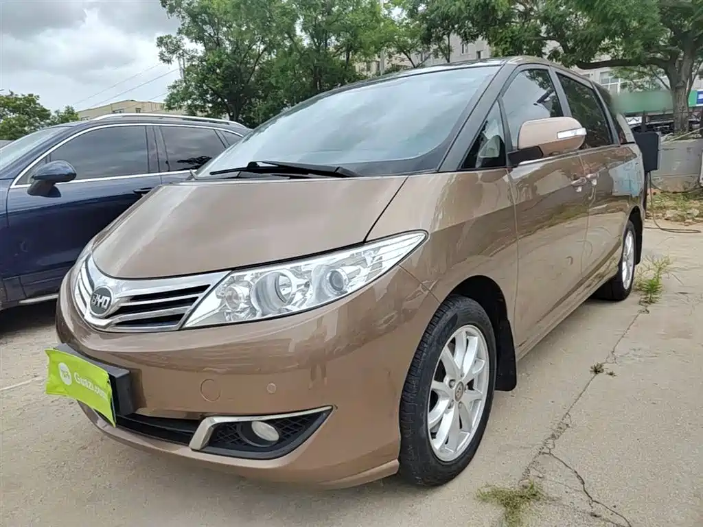 BYD M6 2013 2.4L Manual Luxury