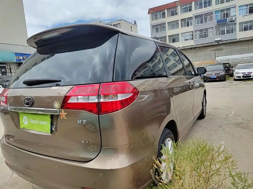 BYD M6 2013 2.4L Manual Luxury фото 7