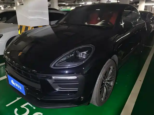 PORSCHE MACAN