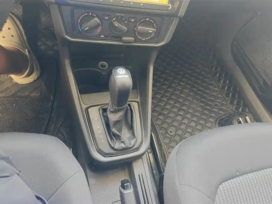 Volkswagen Santana 2016 1.6L Automatic Trend Edition фото 16