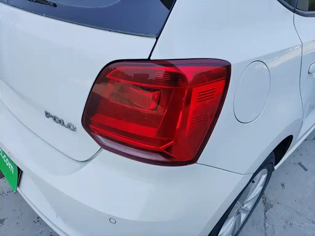 Volkswagen Polo 2014 1.4L Automatic Comfort Edition фото 8