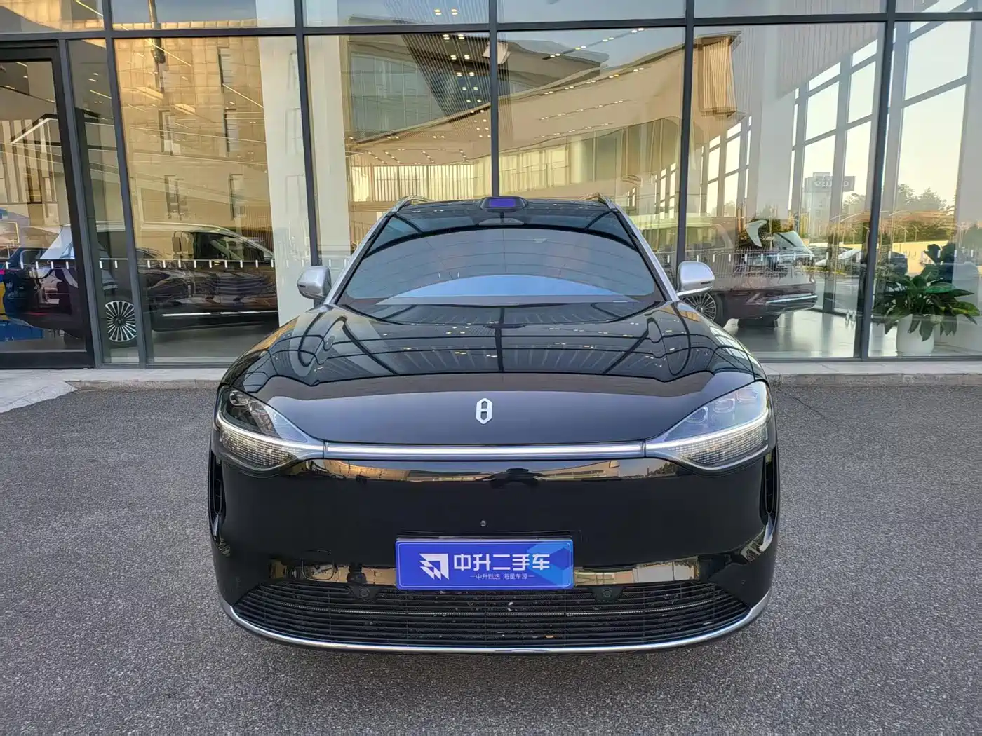 AITO Wenjie AITO M9 2024 Extended Range Ultra 42kWh 6-Seater фото 2