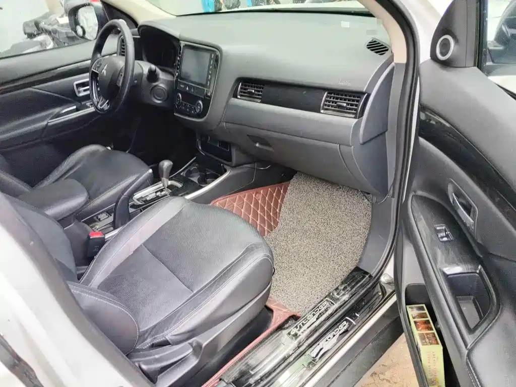 Mitsubishi Outlander 2017 2018 2.0L 2WD Glory Edition 5-seater