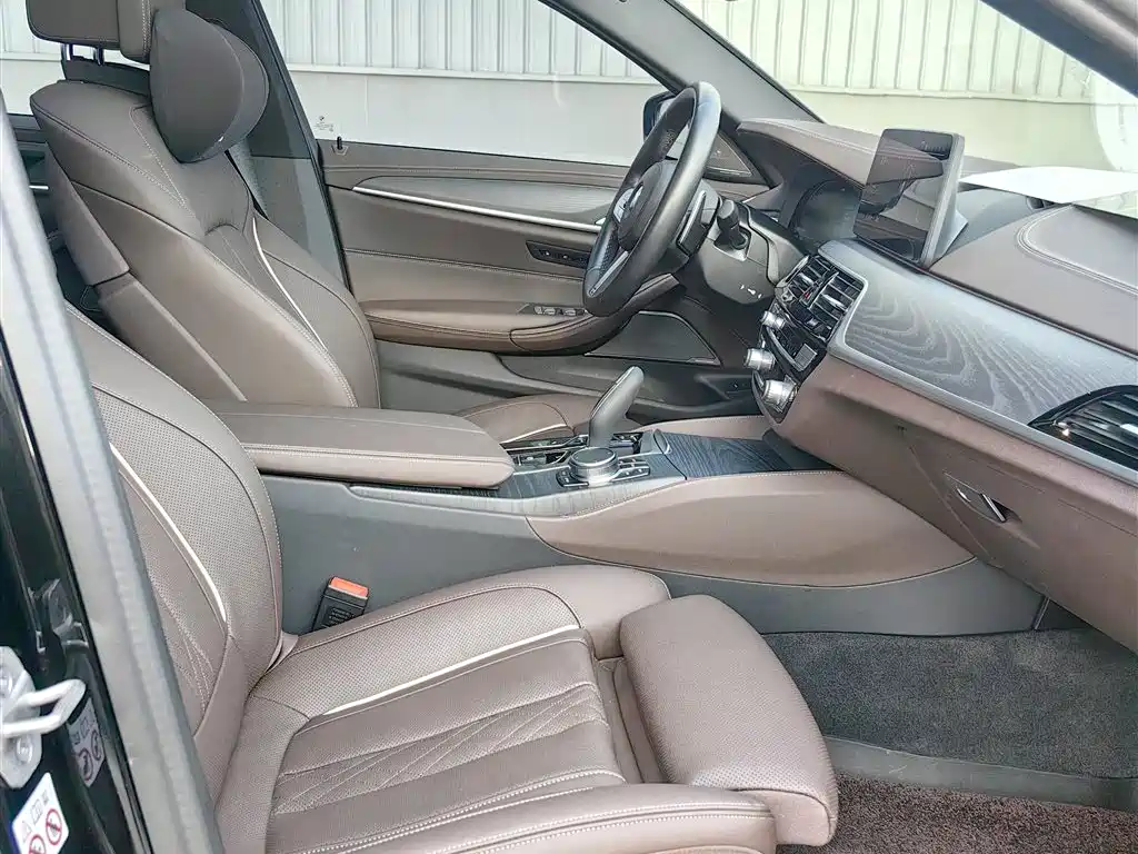 BMW 5 Series 2023 530Li Premium M Sport Package фото 4