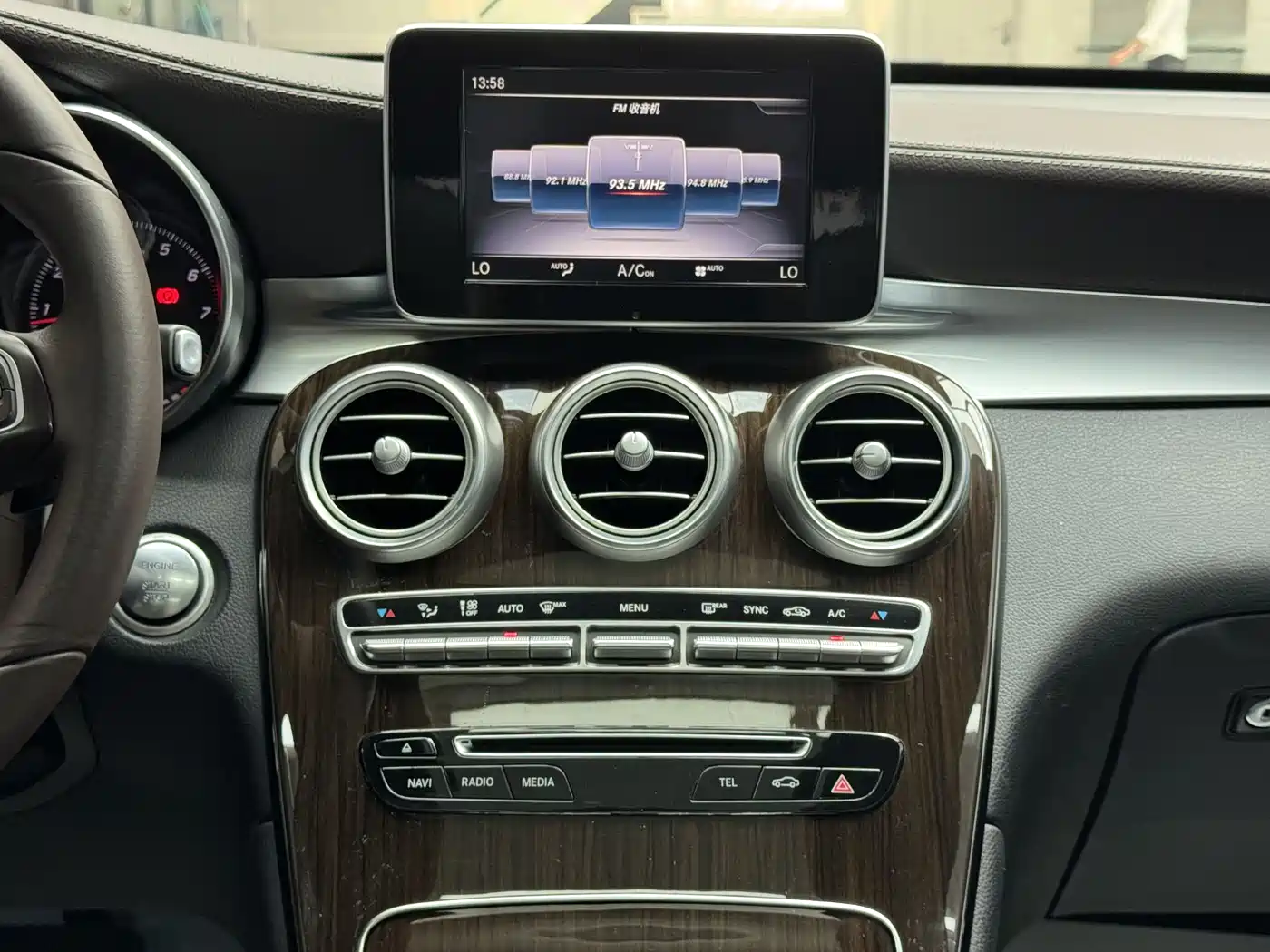 Mercedes-Benz GLC 2019 GLC 260 4MATIC Dynamic фото 14