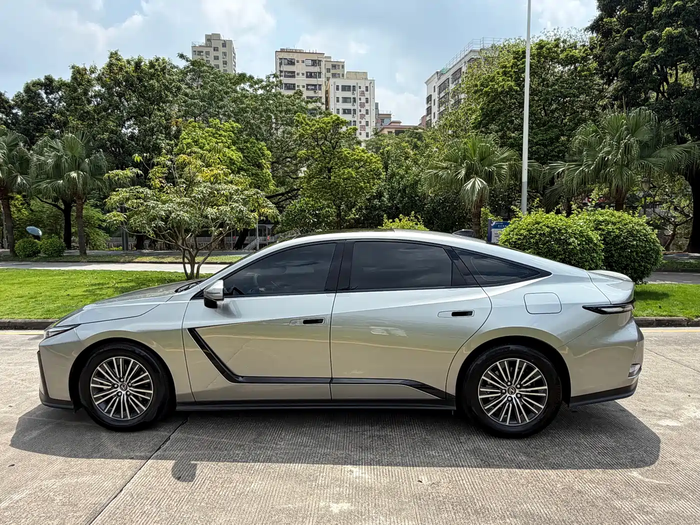 Lexus ES 2026 2025 Model 300h Base Version