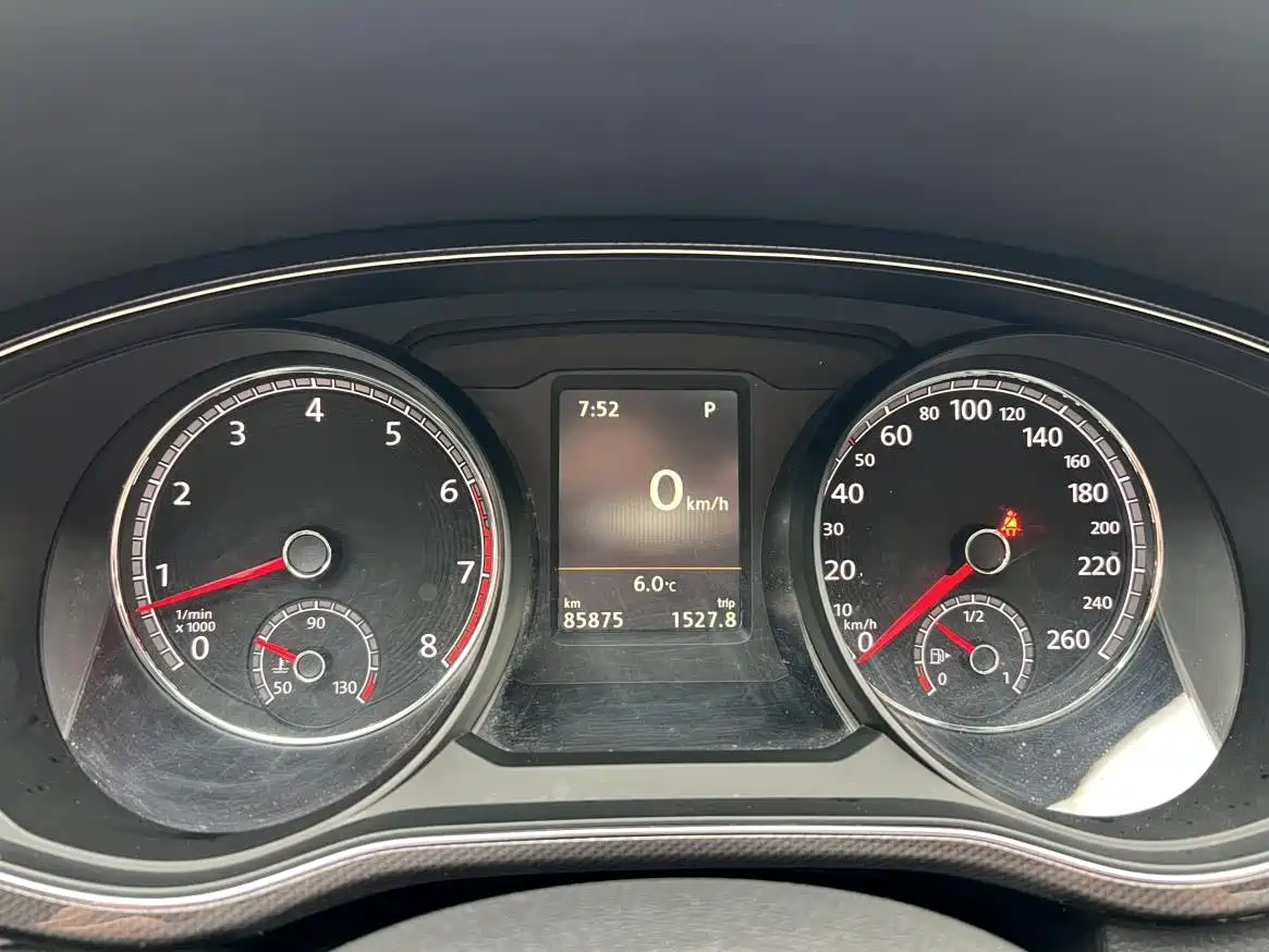 Volkswagen Passat 2017 330TSI DSG Luxury фото 5