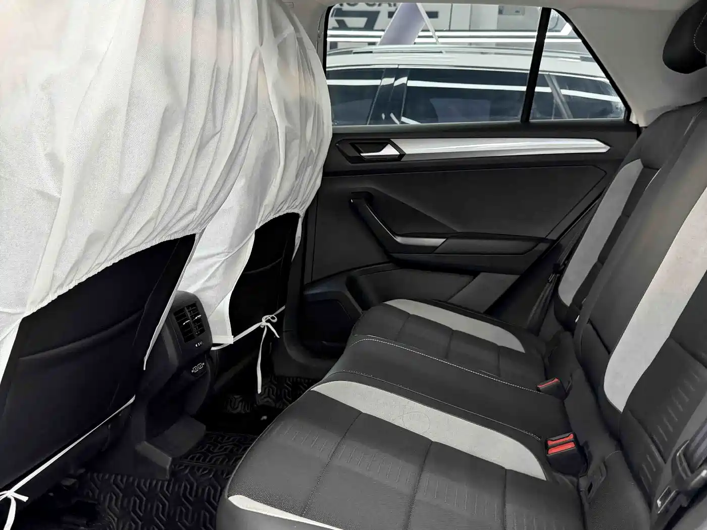Volkswagen T-Roc, миниатюра 5