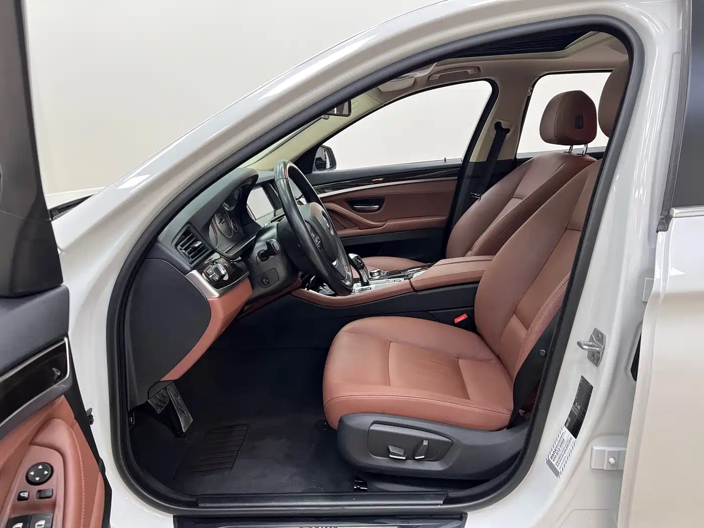 BMW 5 Series 2017 525Li Leading Edition фото 16