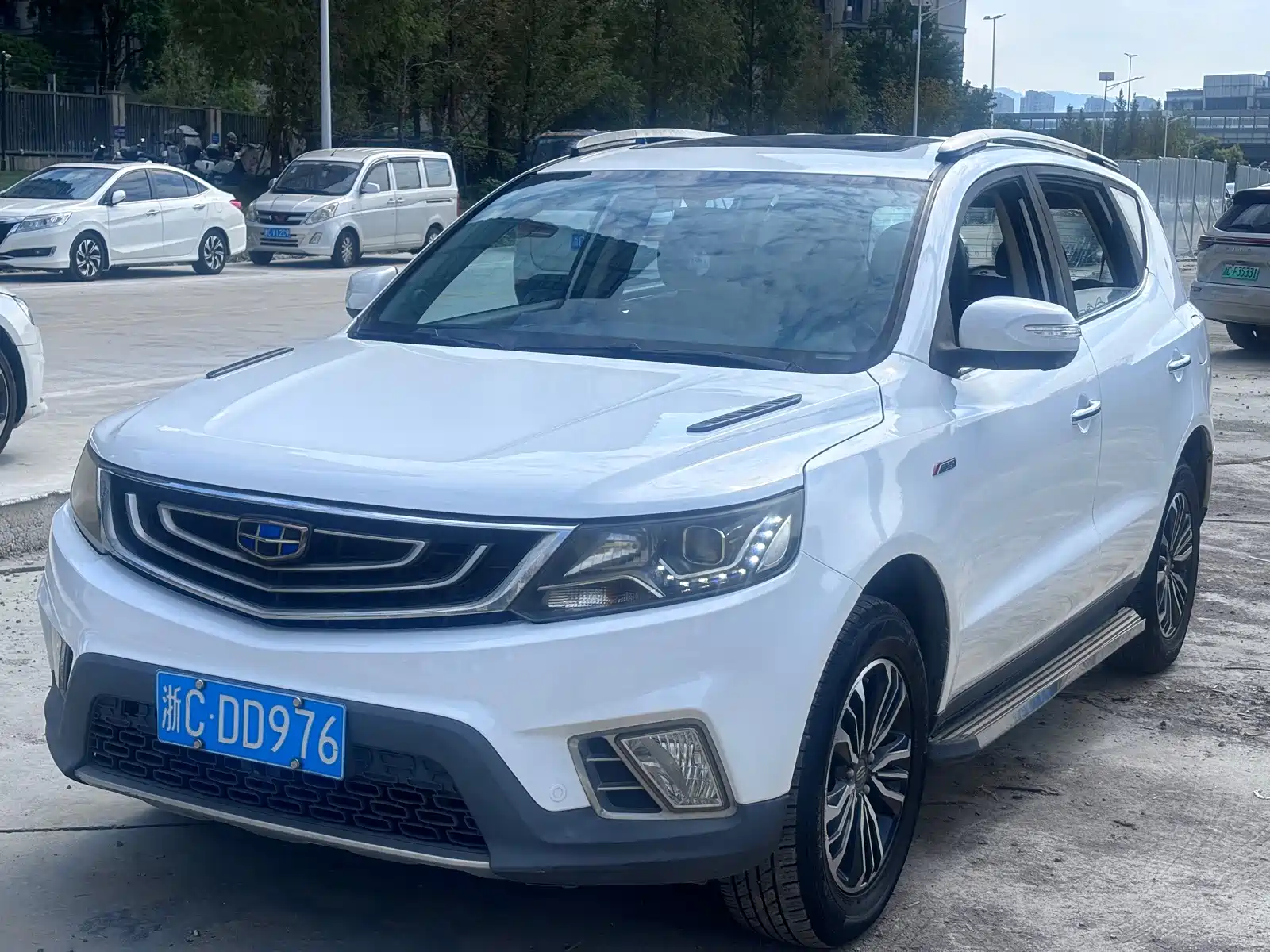 Photo 1 - Geely Emgrand X6