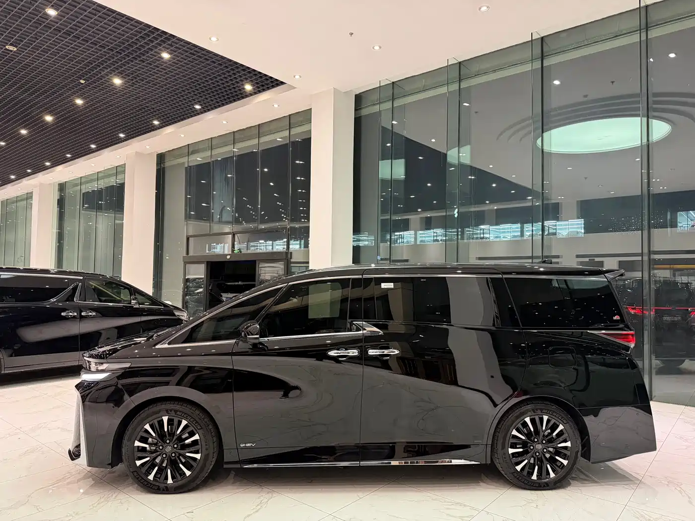 Toyota Vellfire 2024 Crown Hybrid 2.5L Executive Premium Edition фото 12