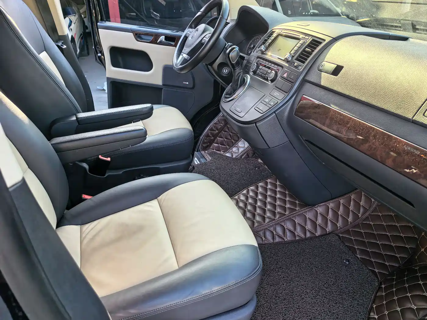Volkswagen Multivan 2014 2.0TSI AWD Executive фото 8