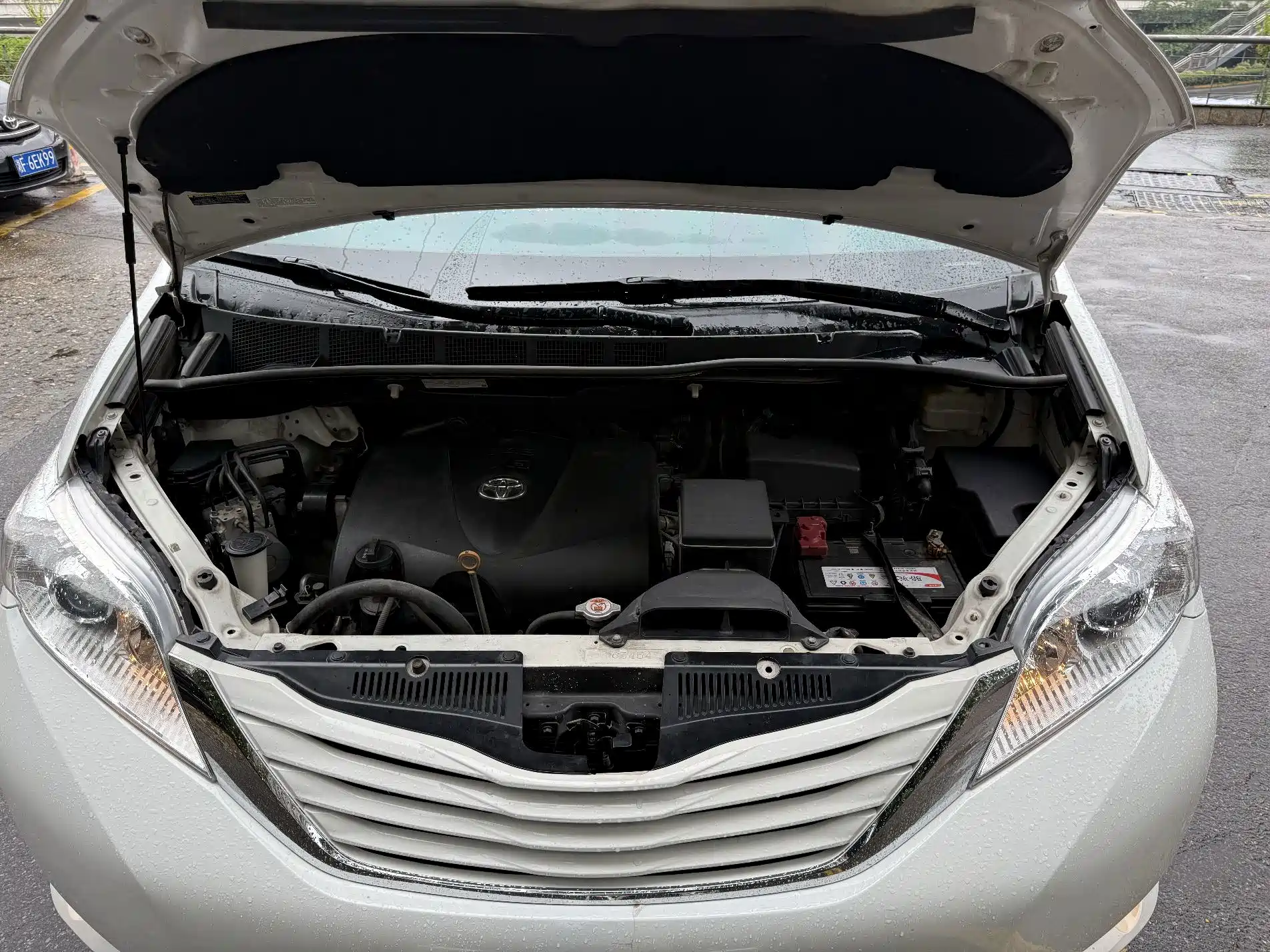 صورة 12 - Toyota Sienna