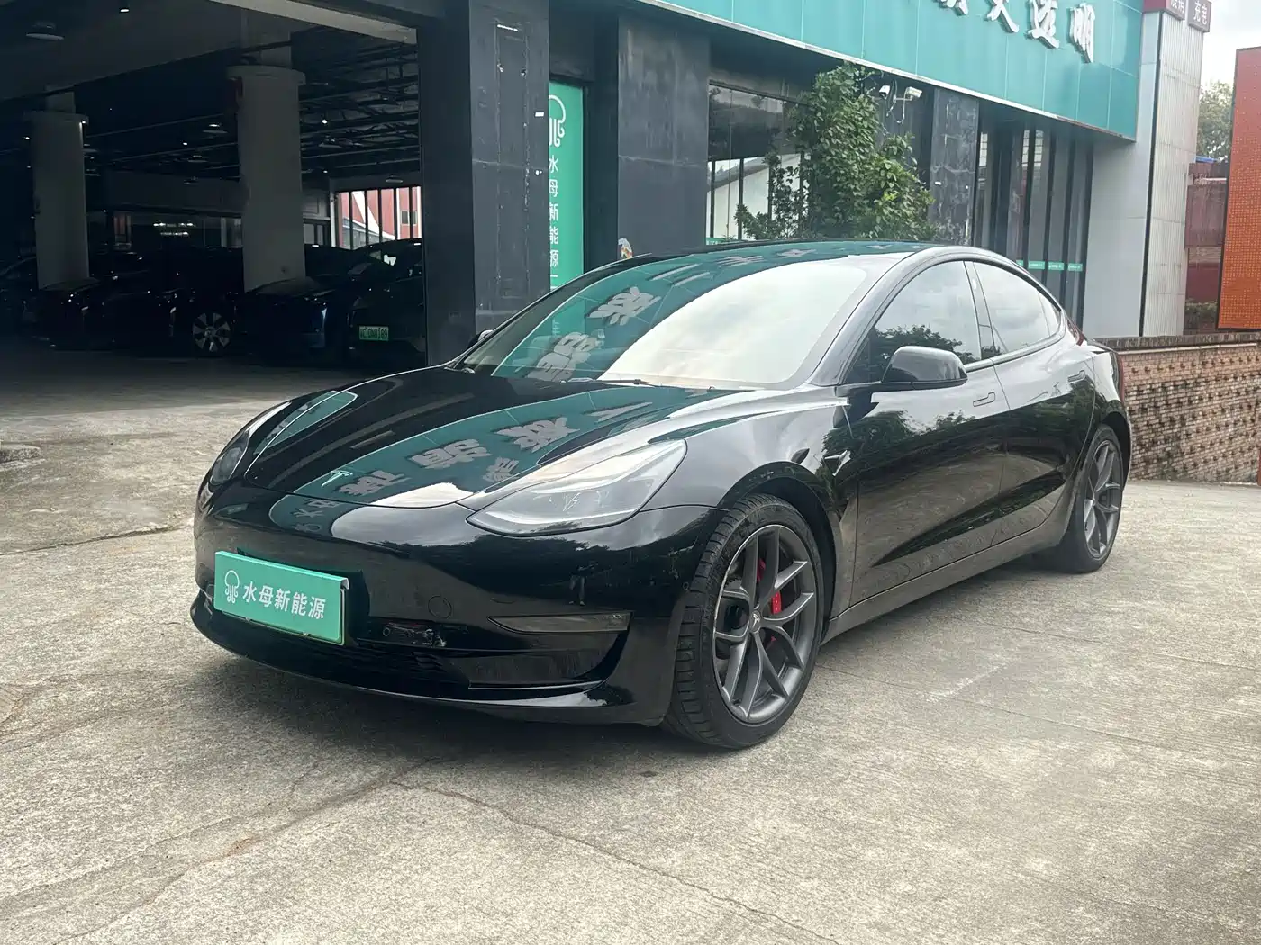 TESLA MODEL 3