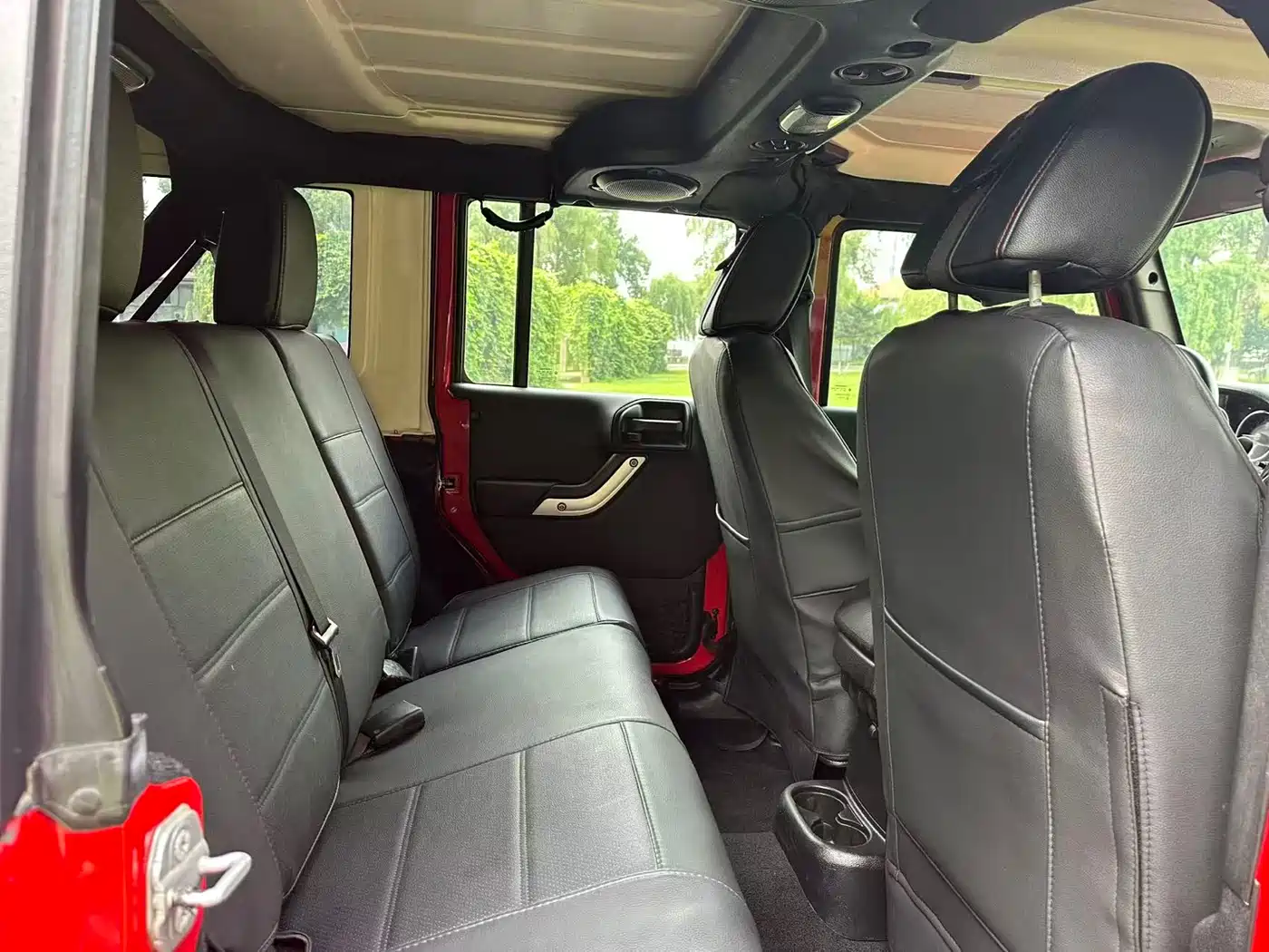 Photo 13 - Jeep Wrangler