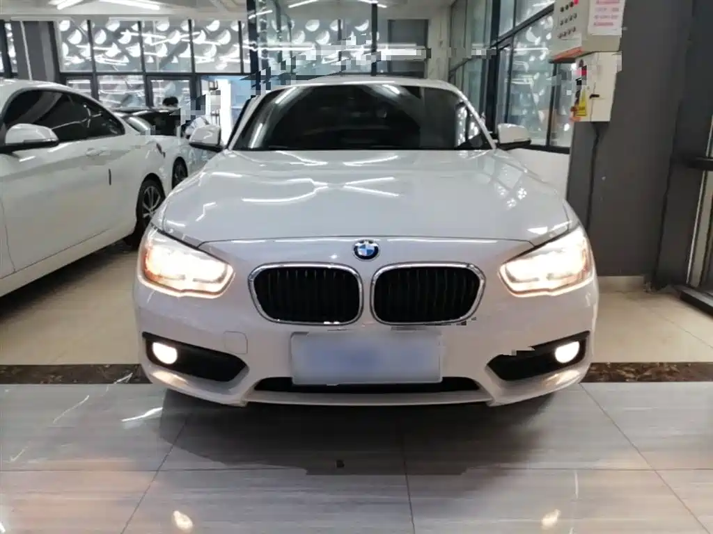 BMW 1 Series (Import) 2015 118i Leading фото 3