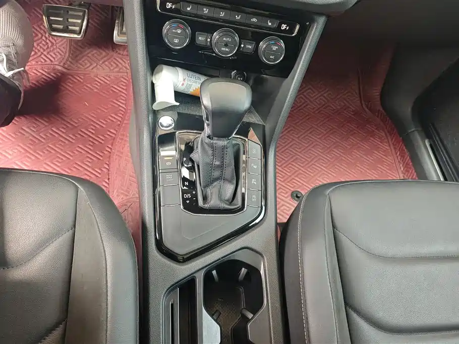 Volkswagen Tiguan L 2021 330TSI Automatic 2WD R-Line Premium фото 16