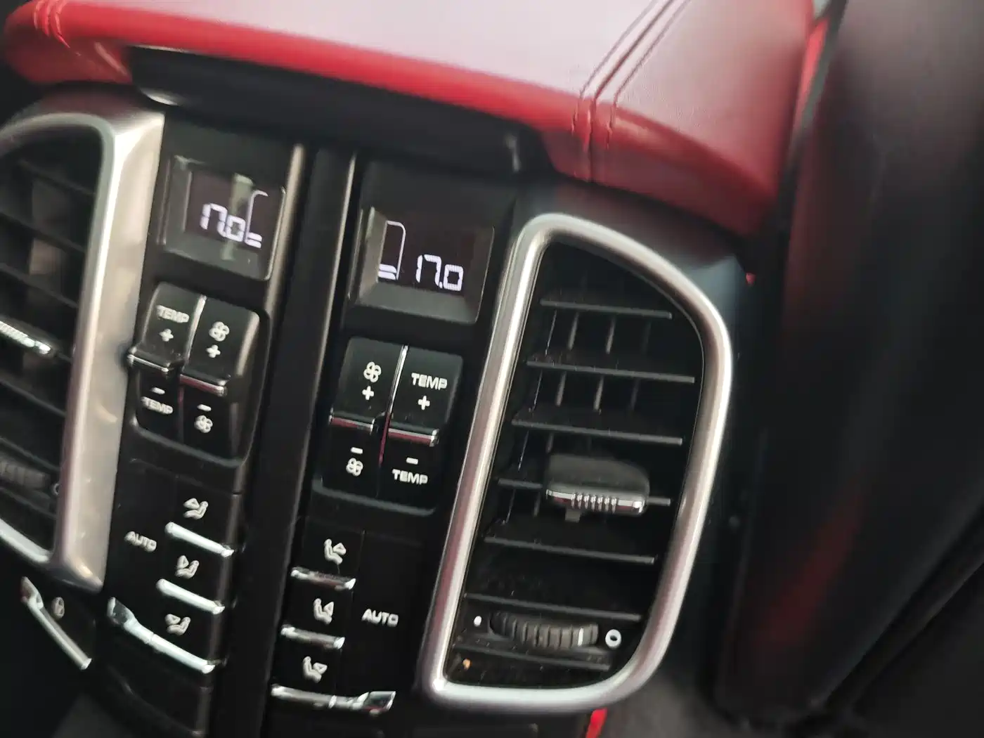 Porsche Cayenne 2016 Cayenne GTS 3.6T фото 22