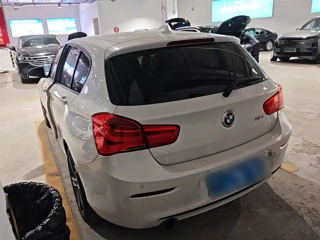 BMW 1 Series (Import) 2018 118i Sport Design Package фото 5
