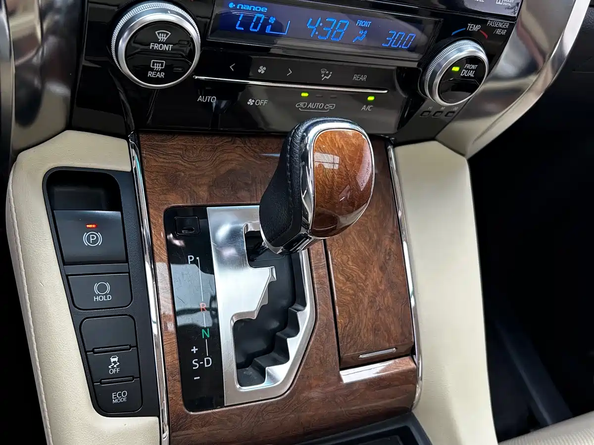 Toyota Alphard 2015 3.5L Premium Edition фото 11